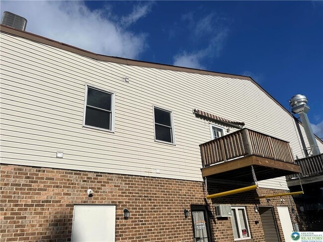 Building Photo - 2915 Schoenersville Rd