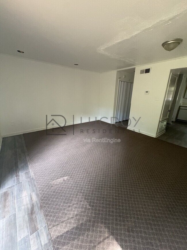 Foto del edificio - 2136 East Dr