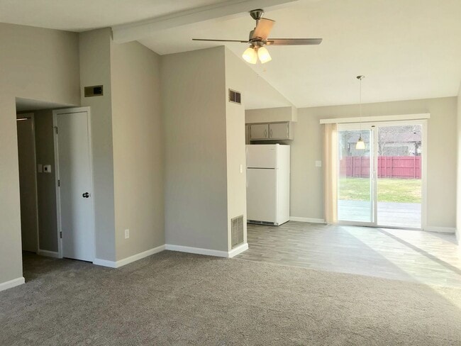 Foto del edificio - COMING SOON!! Beautiful 3 Bedroom/2 Bath Ranch in Wayne Township