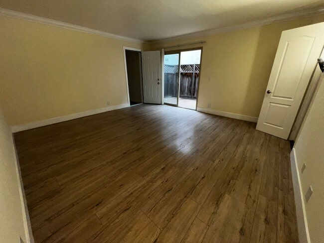 Building Photo - Upgraded Condo with 1 Attached Garage & Private yard.  Gated Complex.