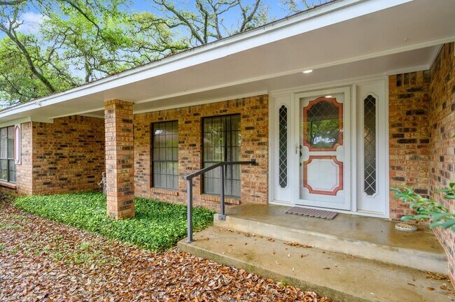 Building Photo - 103 Memorial Ln