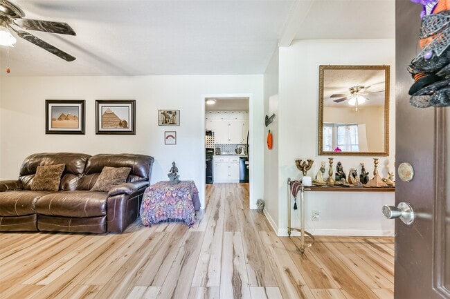 Building Photo - 222 Linda St