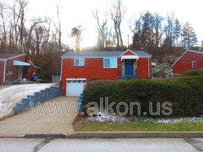 Building Photo - 1097 Roseanne Ave