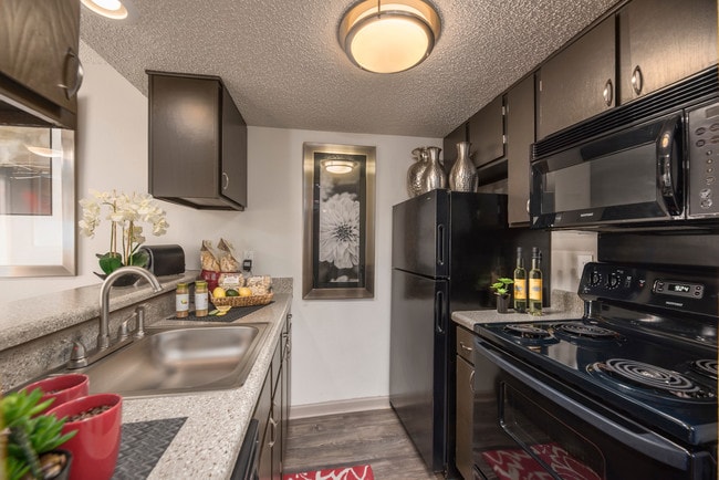 Building Photo - The Edge Apartments