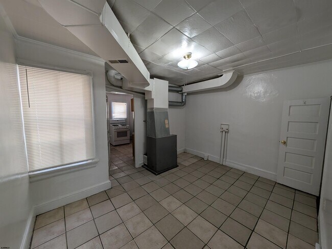 Building Photo - 349 N Ocean Ave