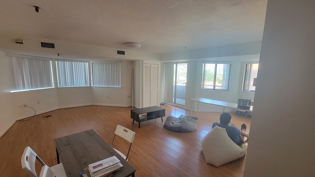 Foto principal - 147 Kelton St
