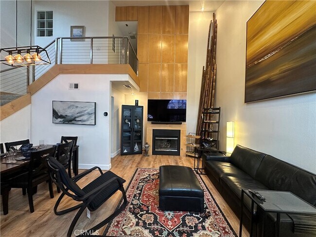 Foto del edificio - 2217 Vanderbilt Ln