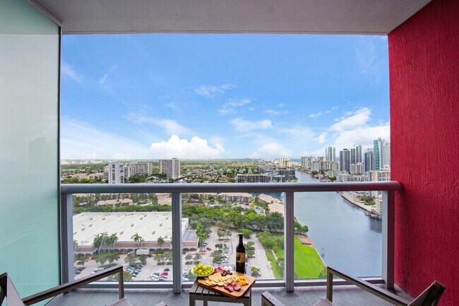 Foto del edificio - 2602 E Hallandale Beach Blvd