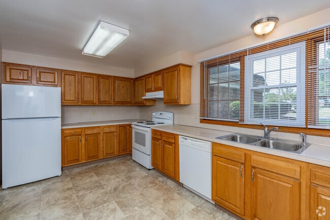 3BR, 2.5BA - 1,550SF - Kitchen - Bob-O-Link Manor