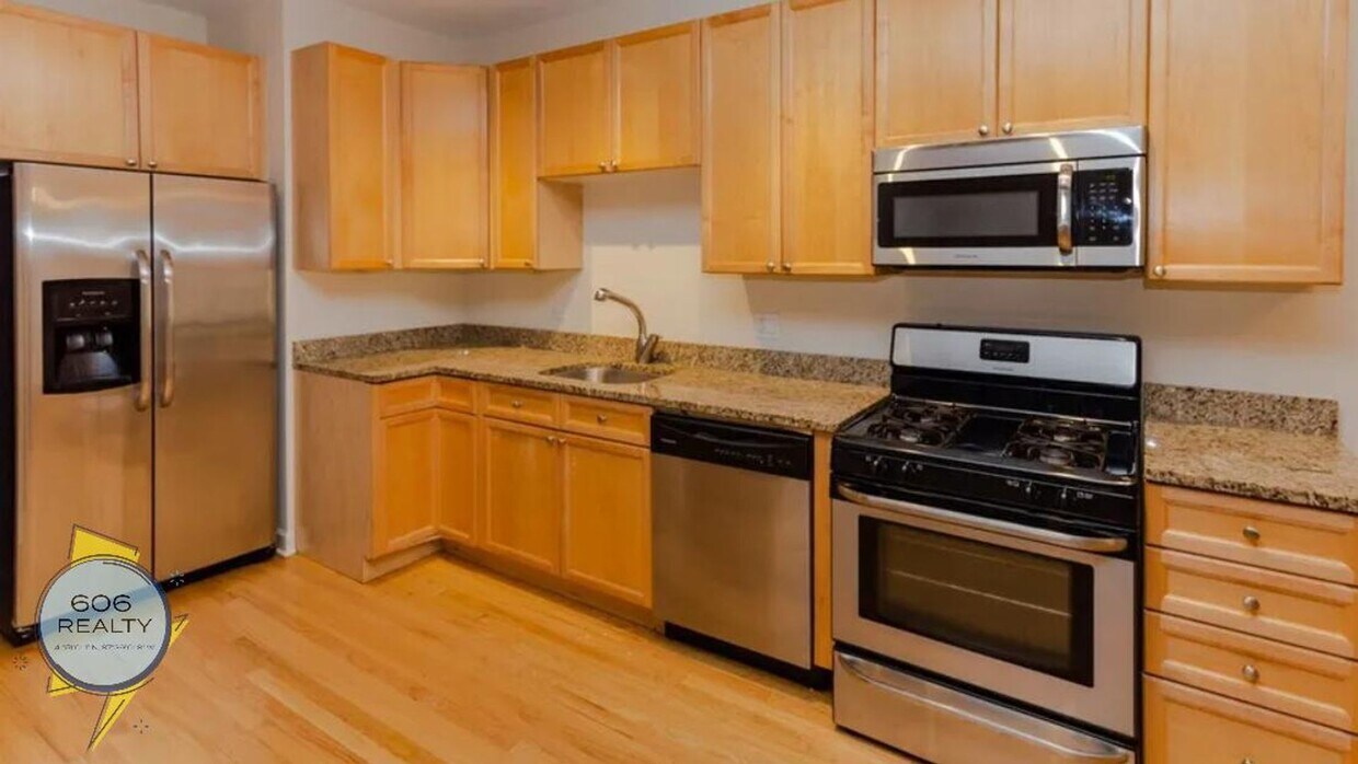Foto principal - 3349 N Clark St
