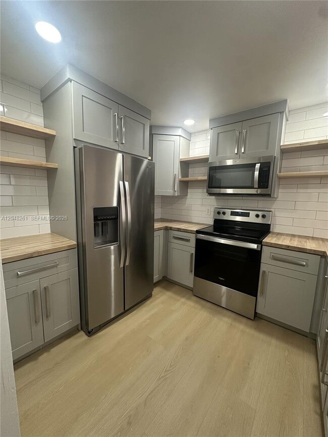 Building Photo - 10425 SW 112th Ave