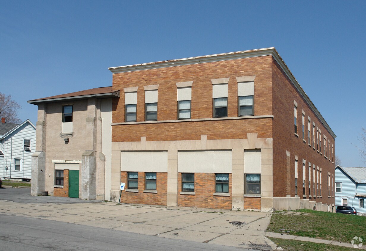 Primary Photo - 600 Lillian St