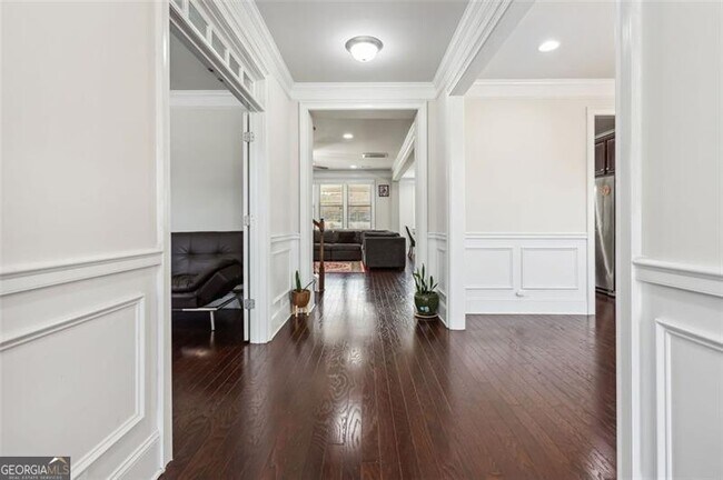 Building Photo - 1645 Dahlia Dr