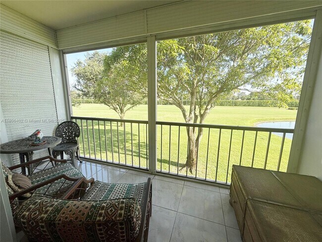 Foto del edificio - 9820 S Hollybrook Lake Dr