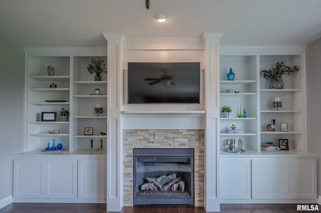 Foto del edificio - 3215 W Cypress Creek Dr