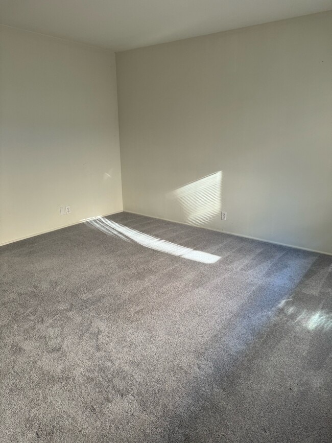 Building Photo - 1815 Greenfield Ave