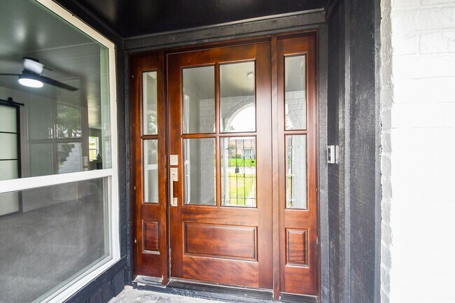 Foto del edificio - 1034 W Donovan St