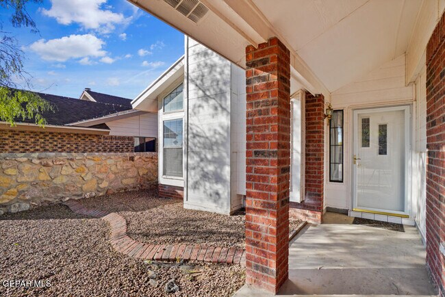 Foto del edificio - 7225 Golden Hawk Dr