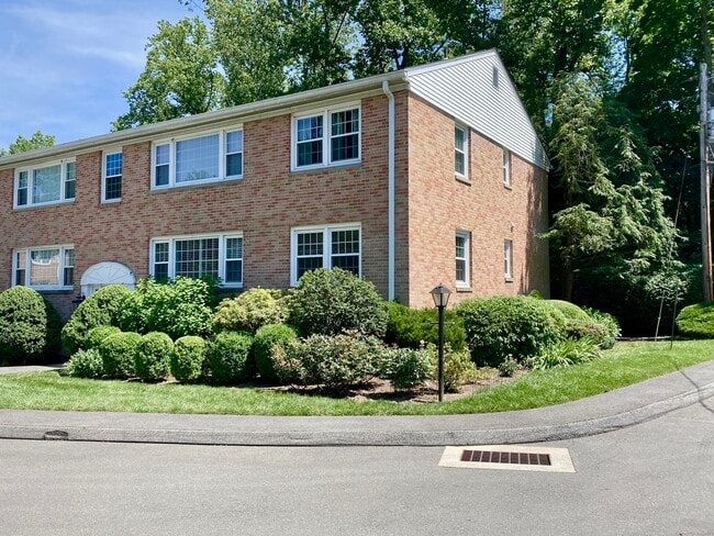 Building Photo - 155 Heritage Hill Rd