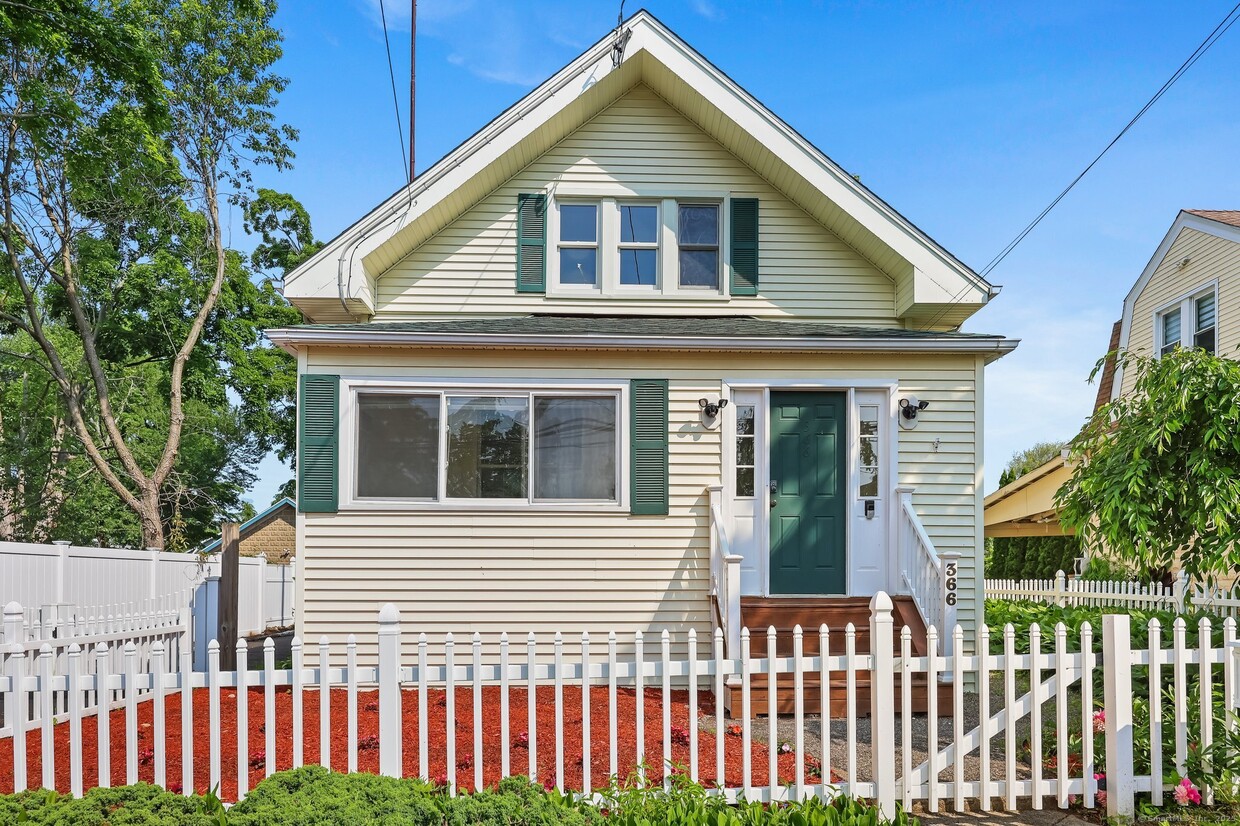 Primary Photo - 366 Suburban Ave