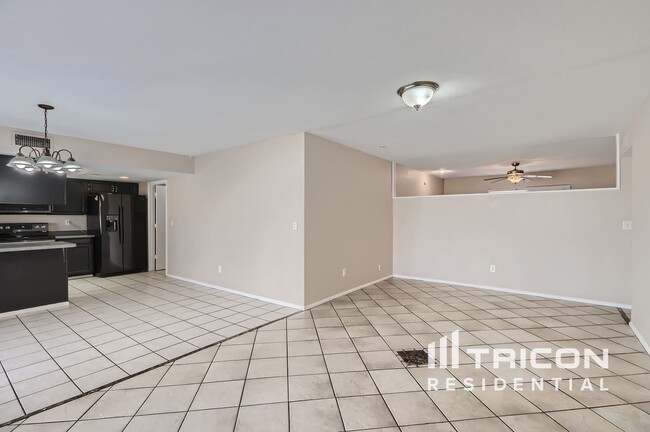 Building Photo - 850 W Lobo Ave