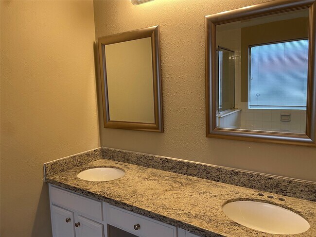 Foto del edificio - 15915 Blue Mesa Ridge Dr