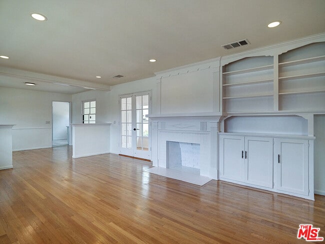 Building Photo - 7101 W 85th St