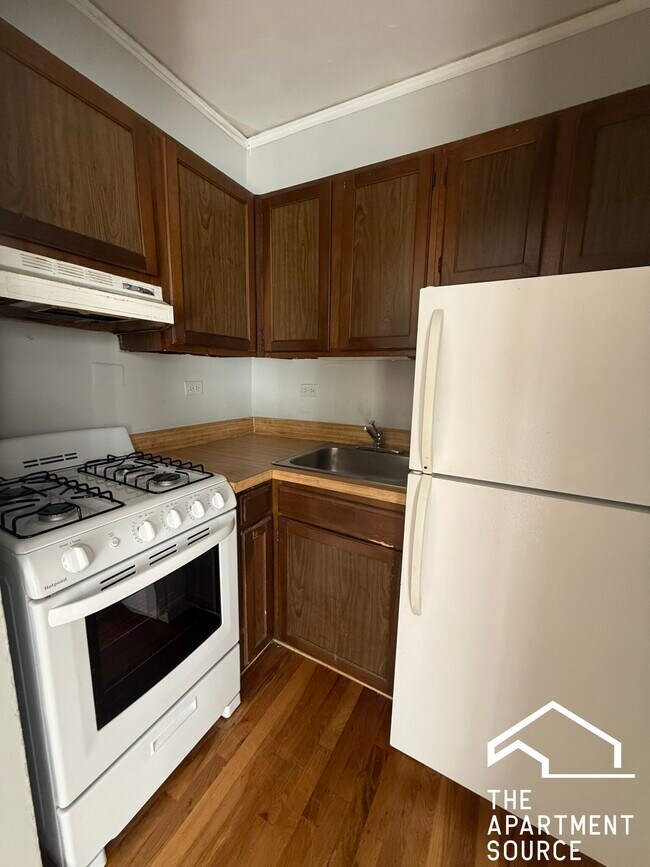 Building Photo - 837 W Wolfram St