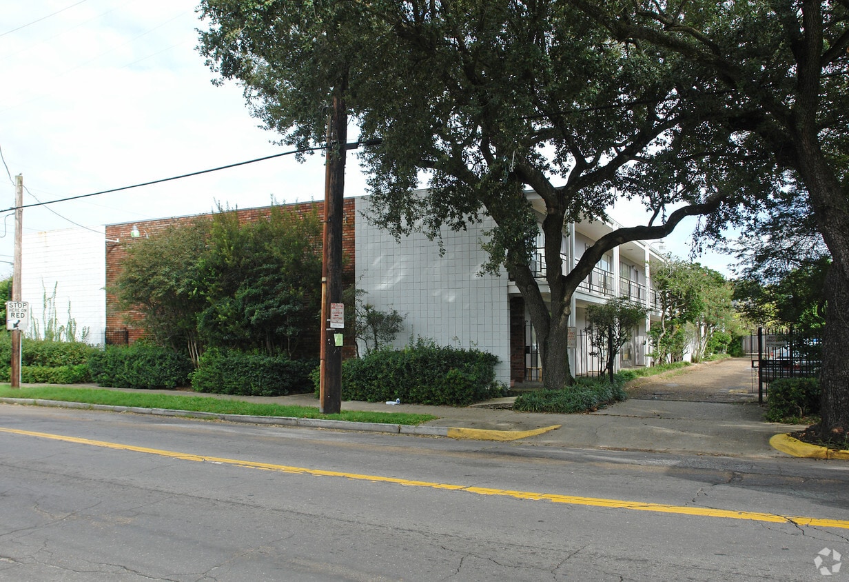 Primary Photo - 801 Henry Clay Ave