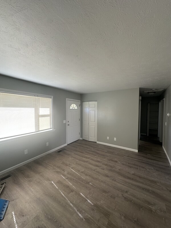 Foto del edificio - 186 Bernower Ave SW