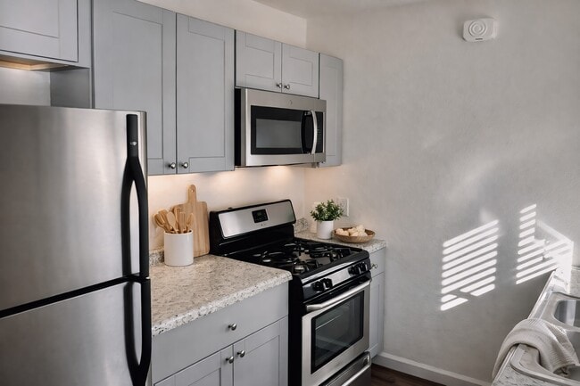 Building Photo - 36947 Melrose Dr