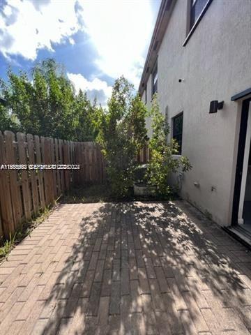 Foto del edificio - 327 NE 208th Terrace