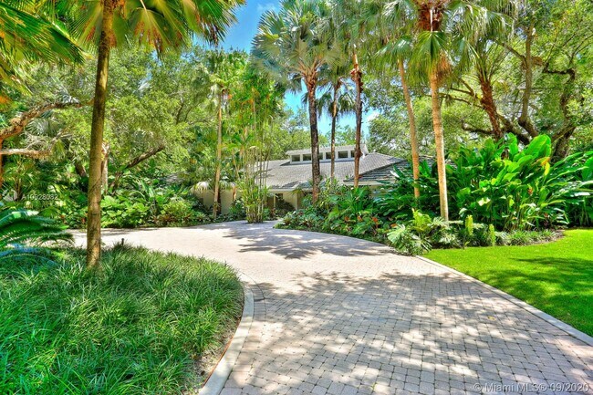 Foto del edificio - 4685 SW 74th St
