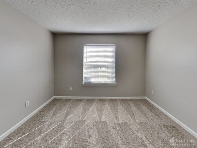 Building Photo - 11896 Raindrop Rd