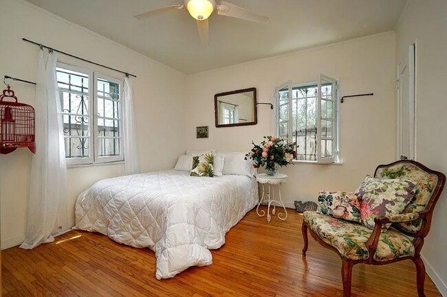 Foto del edificio - 7714 Waring Ave