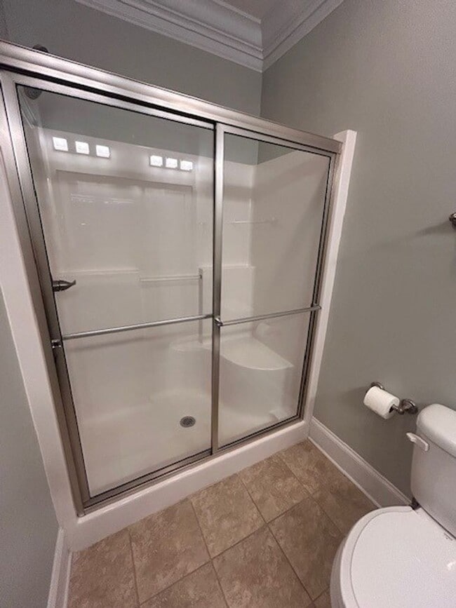Building Photo - Luxury End Unit Townhome | Primary on Main | Private Patio | Move In Ready!!