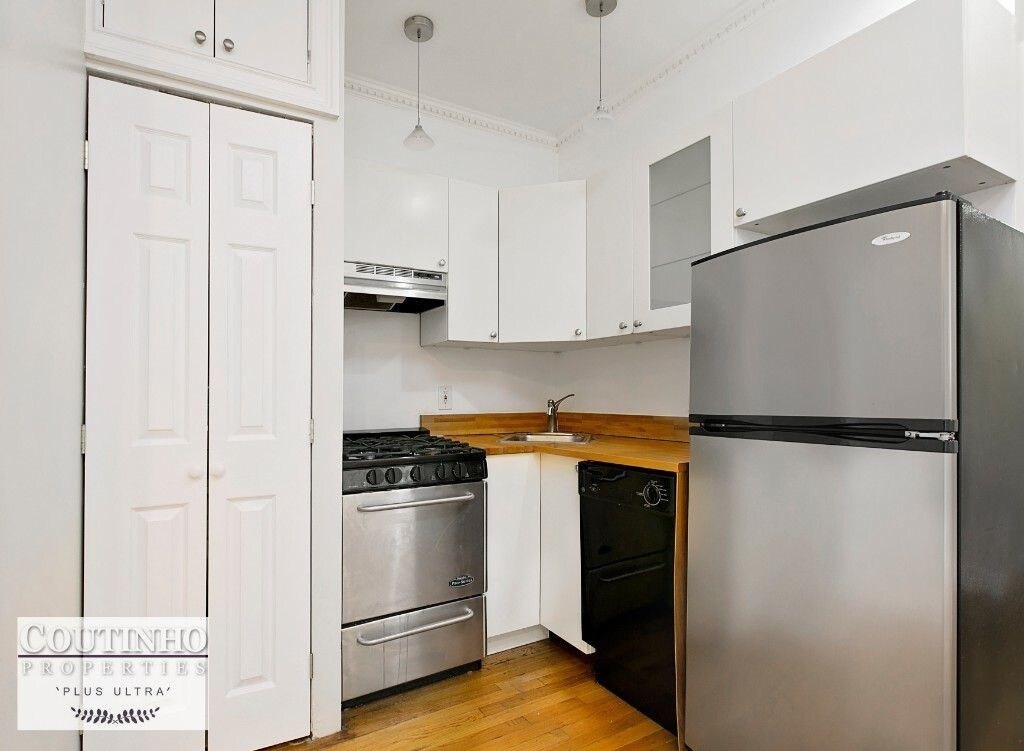 Primary Photo - 69 W 109th St