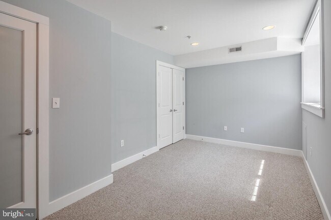 Building Photo - 2635 Catharine St