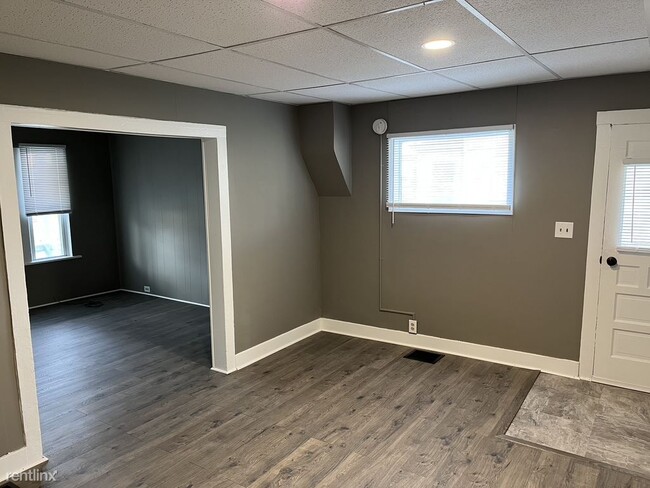 Building Photo - 2 br, 1 bath Duplex - 50 Shuler Street 52 ...