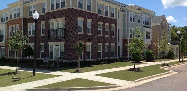 Building Photo - 515 Percy Dr