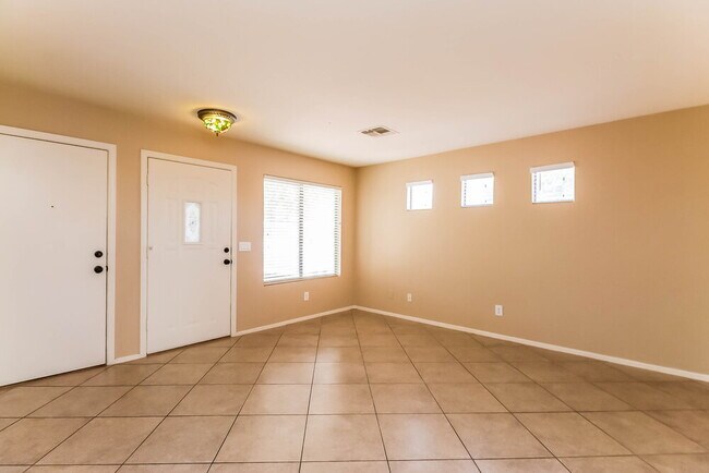 Building Photo - 10653 W Poinsettia Dr