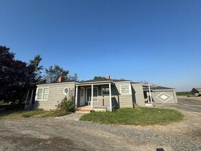 Building Photo - 1320 Beaudry Rd