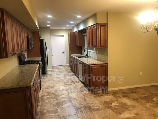 Foto del edificio - 28871 Bradley Rd