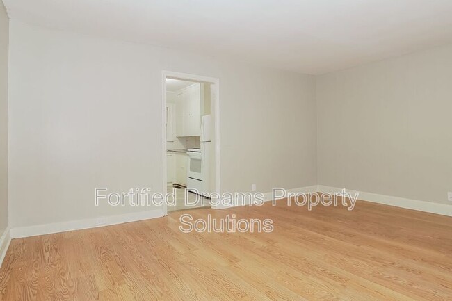 Foto del edificio - 421 E Twenty-Fourth St