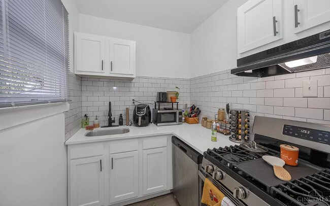 Foto del edificio - 5110 Hunter Ave