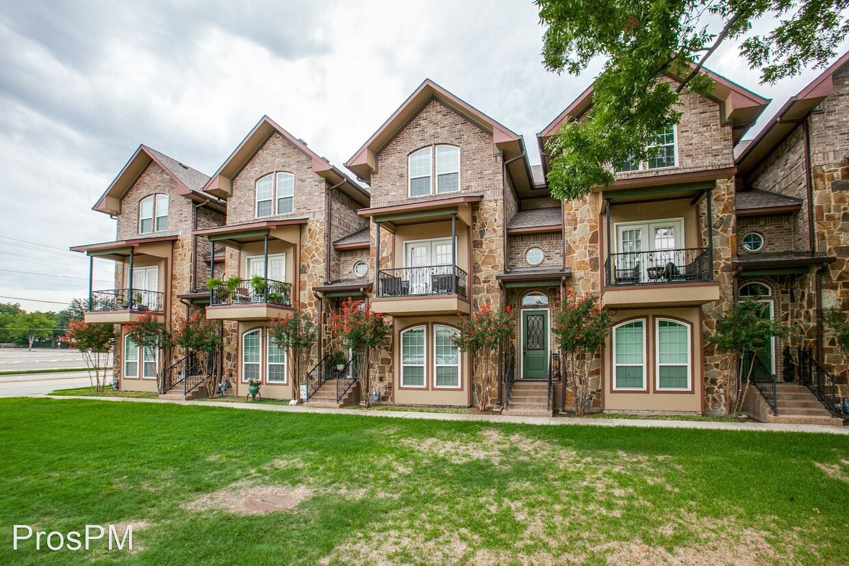 3 br, 4 bath House 216 E Kaufman St House for Rent in Richardson