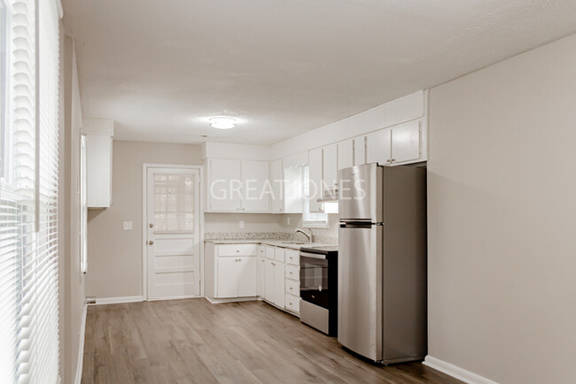 Foto del edificio - SIGN LEASE BY 2/28 AND GET $250 OFF FIRST ...
