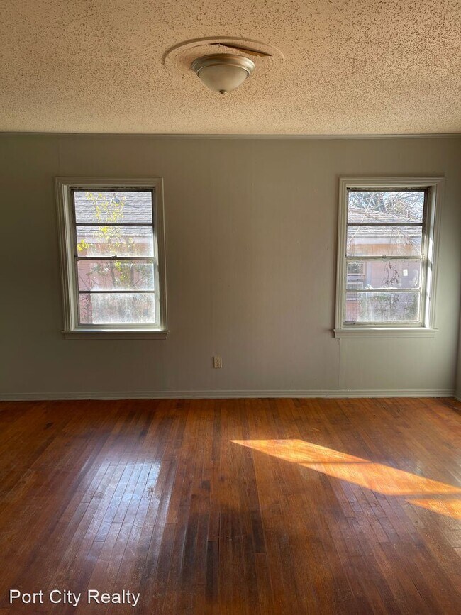Foto del edificio - 3 br, 2 bath House - 215 E Jordan