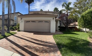 Building Photo - 31495 Sunningdale Dr