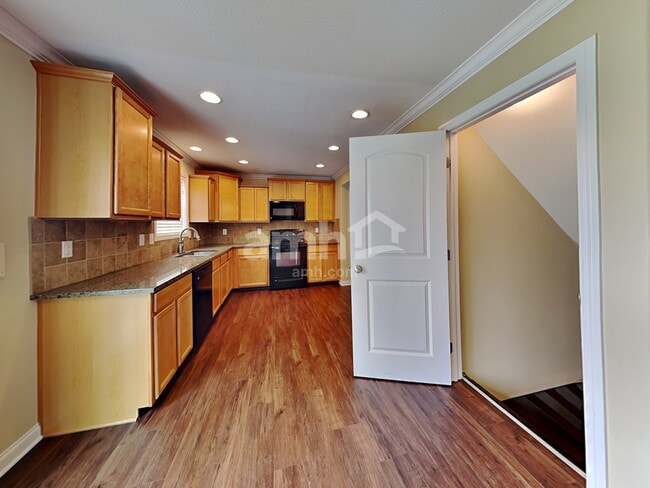 Building Photo - 2386 Running Brook Ave